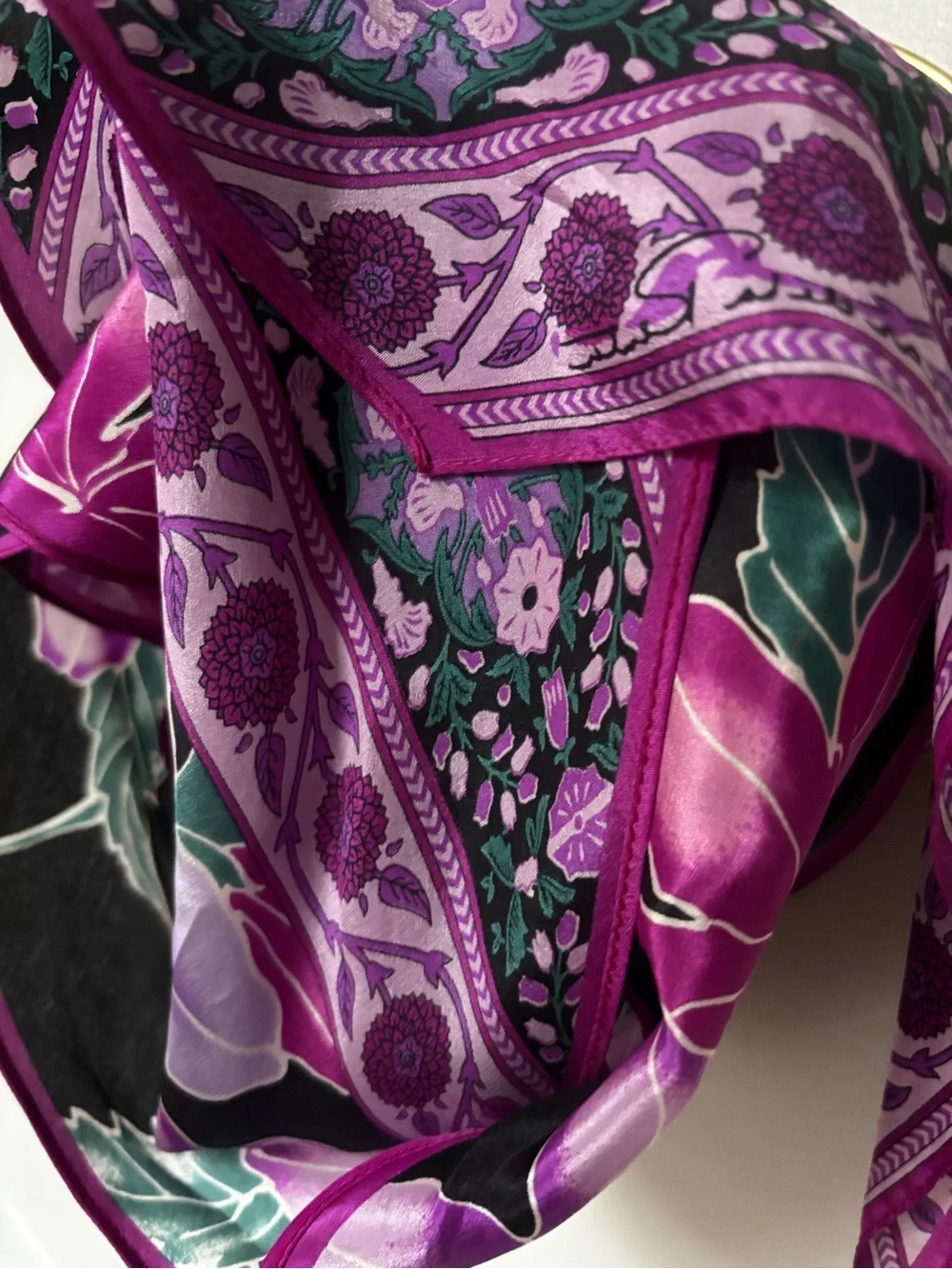 VTG Oscar de la Renta silk twill scarf. purple and magenta floral pattern